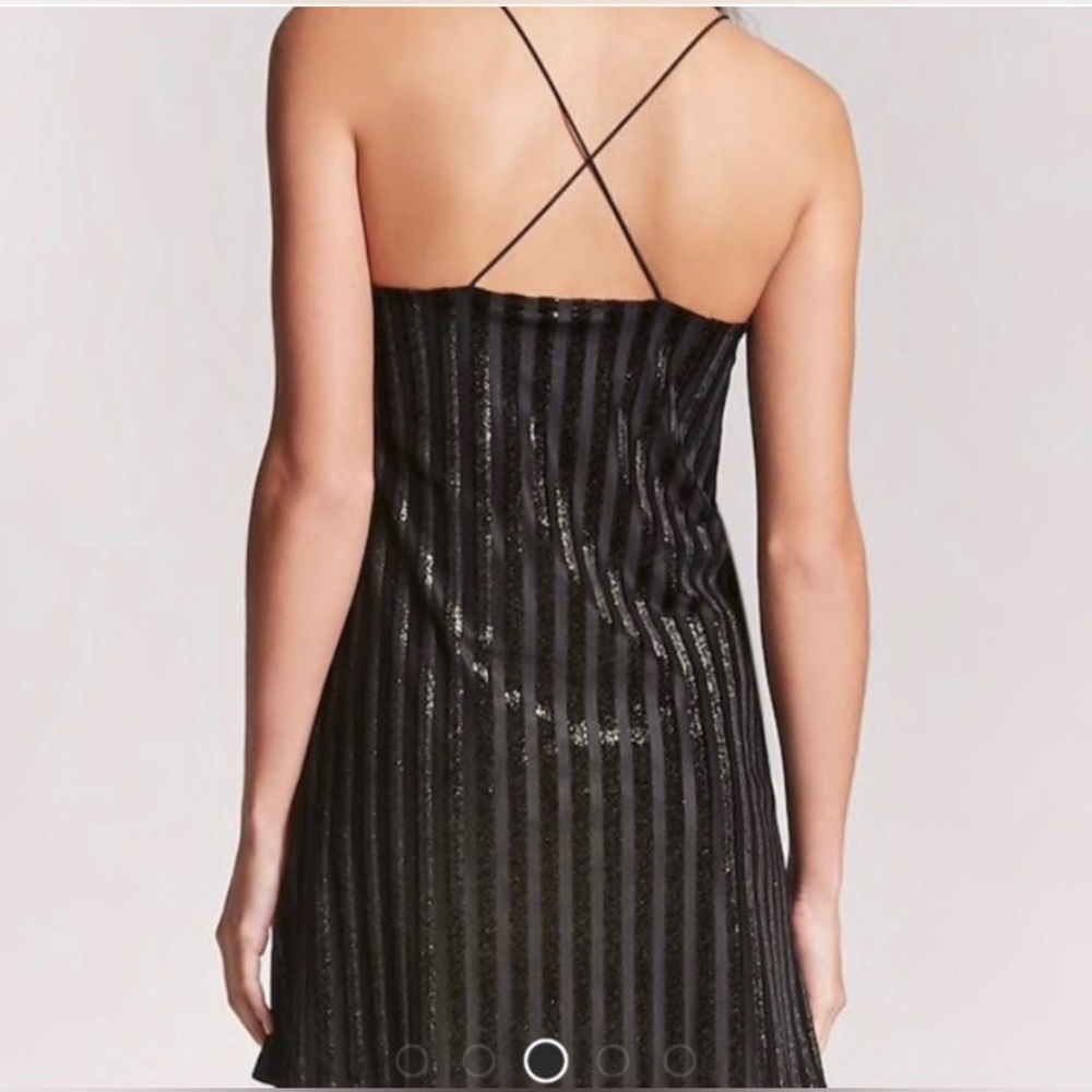 Forever 21 Women’s Velvet Black Metallic Mini Dress Size M - Picture 2 of 8